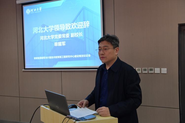 尊龙凯时app解读:撑杆跳高的起跳与平衡技巧。,撑杆跳高的步骤