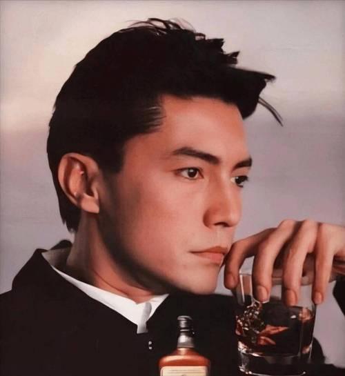 尊龙凯时：田径赛场上的奇迹一幕，选手成功破纪录，尊龙被陈凯歌