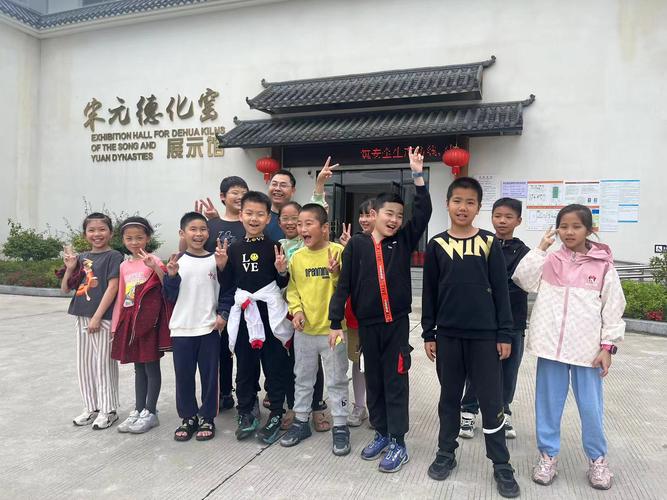 尊龙凯时人生就是博官网:女子全能比赛,年轻选手表现抢眼,尊龙实业