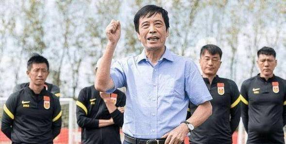 尊龙凯时官网：VAR再引争议，足坛裁判改革势在必行？，尊龙eight is enough